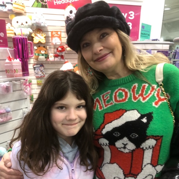 Meet your Posher, Carolyn - Picture 2 of 3